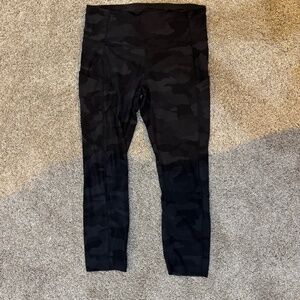 Lululemon Cropped Camo leggings size 8